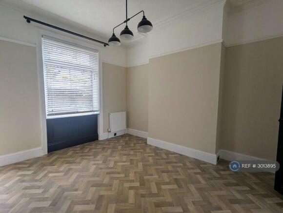 4 bed Terraced to rent Image 4