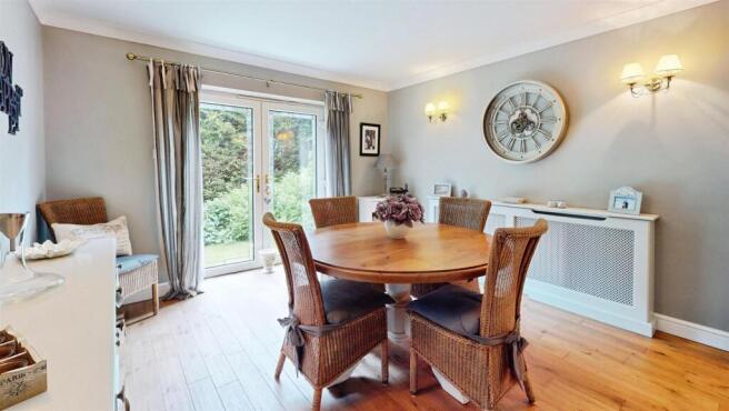4 bed Detached for sale Image 8