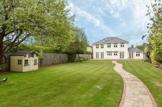 6 bedroom property t