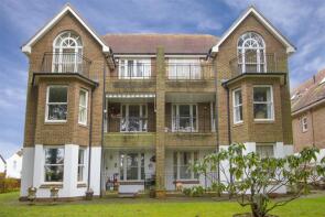 4, 90 Queensborough Court, Grand Avenue, Marine, Worthing BN11 5BP