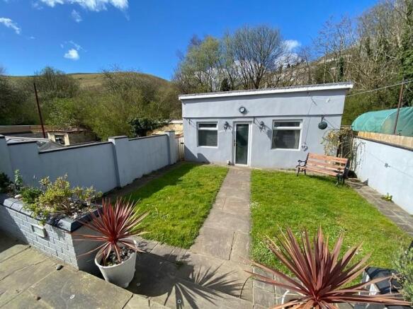 Detached Outbuilding/ Studio/ Mancave