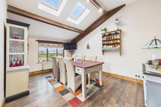 5 bed Detached for sale Image 10