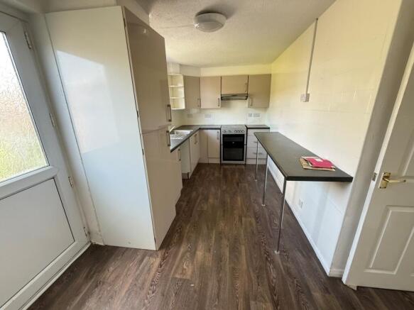 2 bed Semi-Detached to rent Image 8
