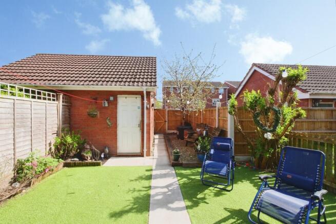 4 bed Semi-Detached for sale Image 8
