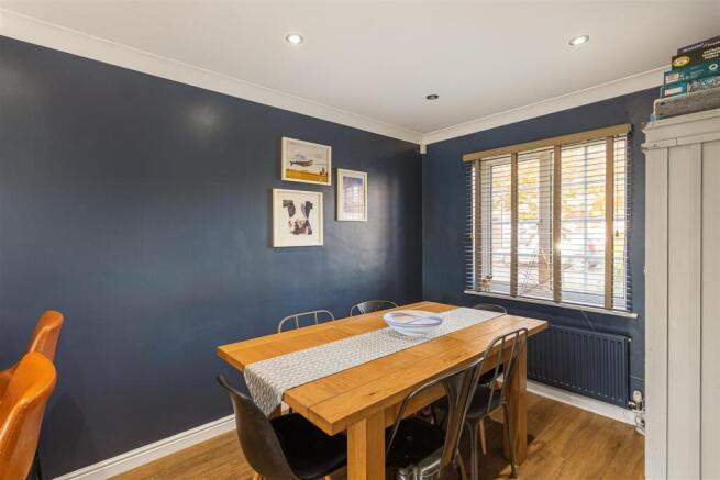 4 bed Detached for sale Image 5