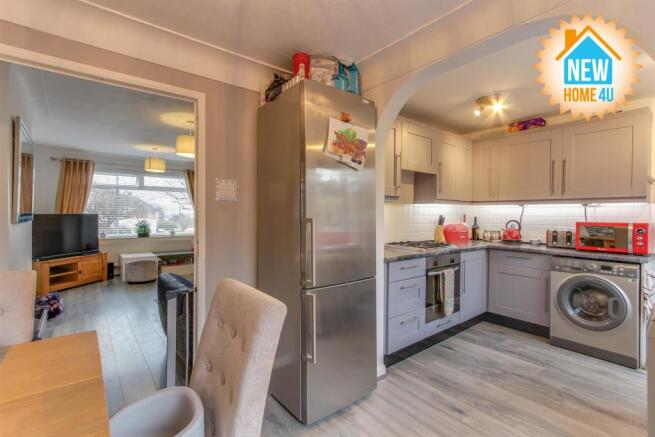 KITCHEN / DINING ROOM: