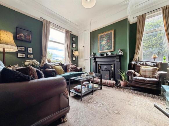 6 bed Detached for sale Image 5