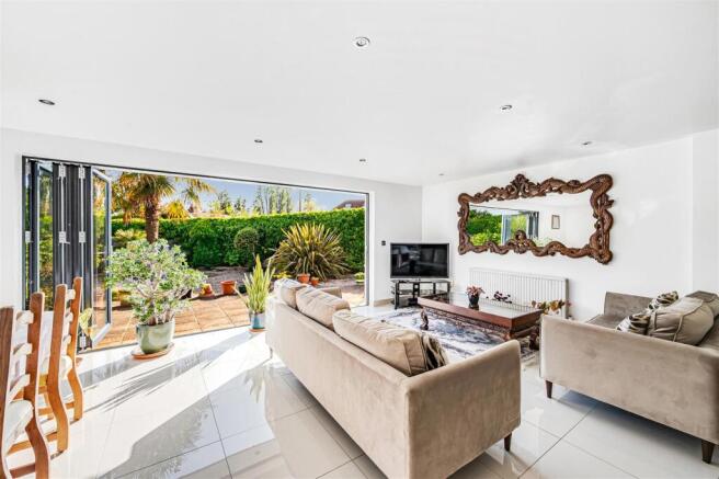 1, Lowfield Road-7.jpg