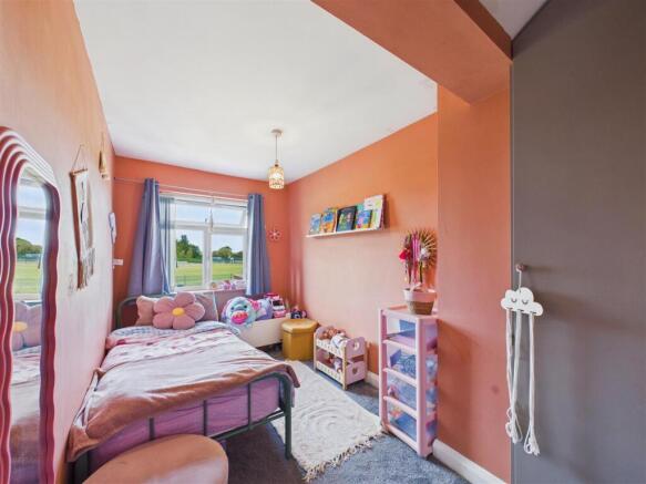 3 bed Terraced for sale Image 11