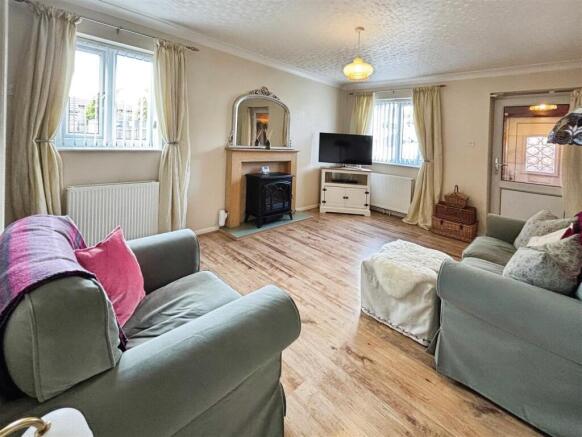 2 bed Semi-Detached for sale Image 6