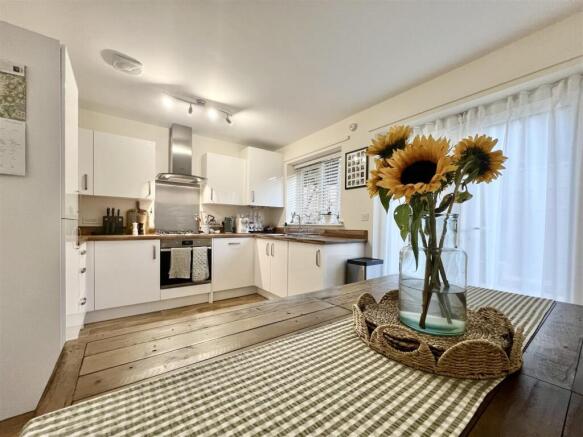 Red Oak Drive, Cookley, Kidderminster photo 4