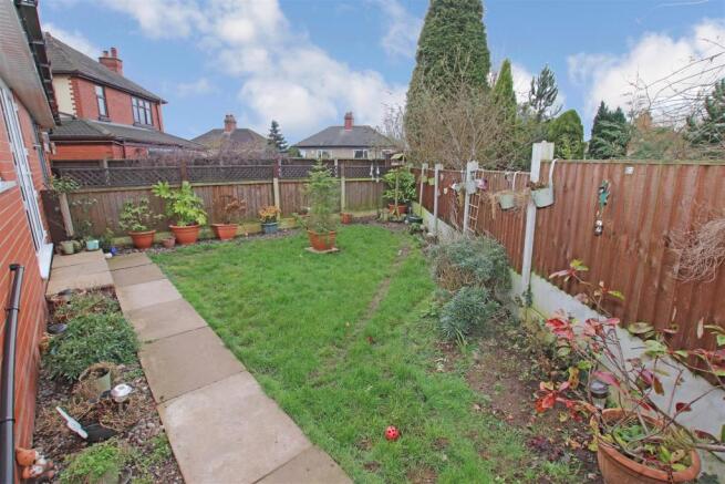 ENCLOSED REAR GARDEN