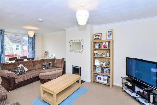 Lounge & Dining Area
