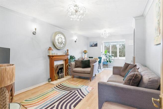 1617288651 - 4, 46 Foxglove Way, SM6 - 9.jpg