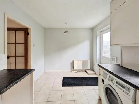 14 Morton Gardens, Hillmorton, Rugby, Warwickshire CV21 3TG photo 4