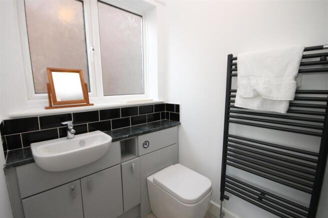 EN SUITE SHOWER ROOM