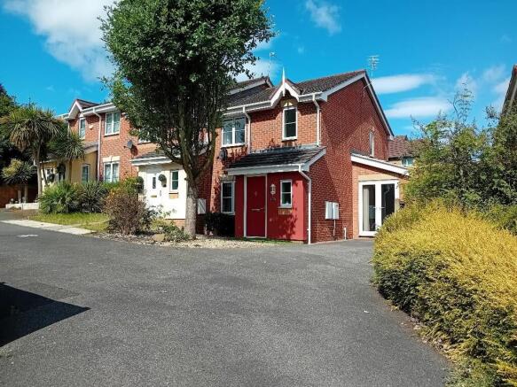 39 MOATHOUSE WAY ...