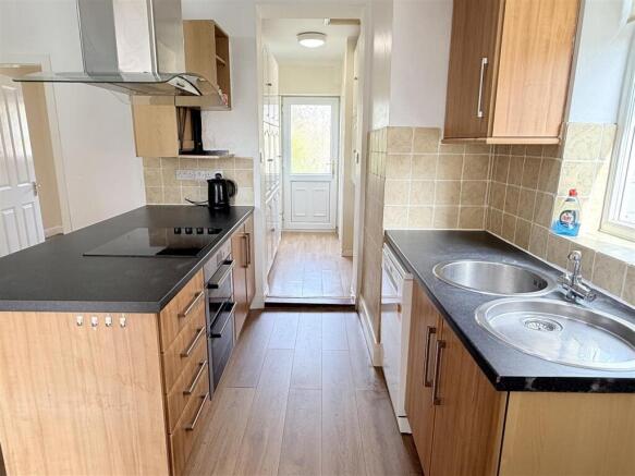 3 bed Semi-Detached for sale Image 8
