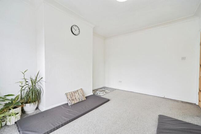 3 bed Semi-Detached for sale Image 8