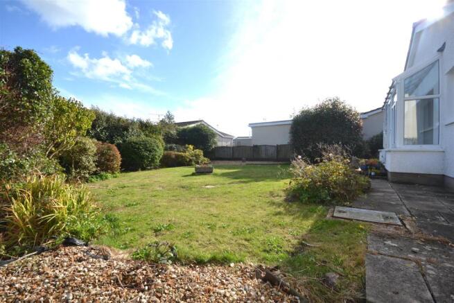 GARDEN3.JPG