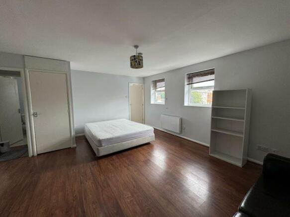 OPEN PLAN STUDIO ROOM