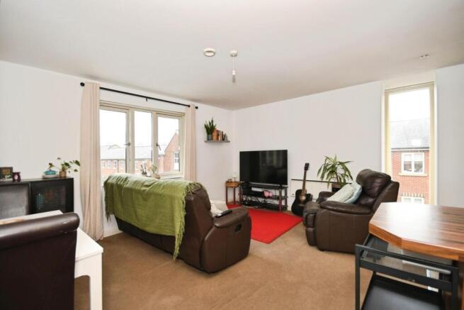 2 bed Apartment to rent Image 6