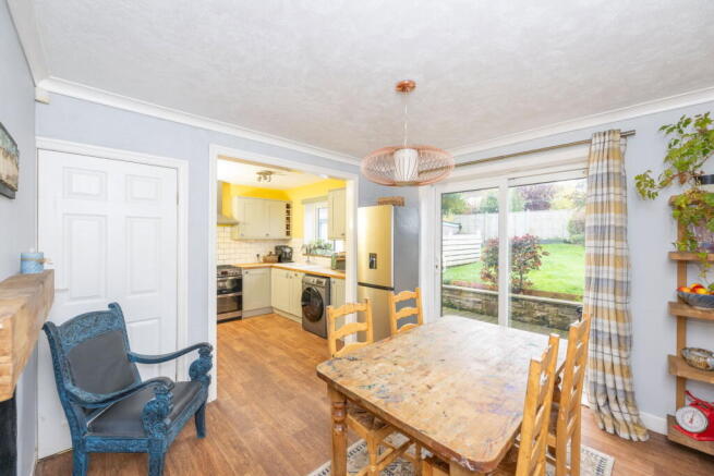 Carr View Road, Holmfirth, HD9 1HX photo 4