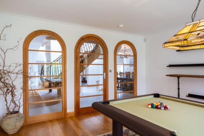 6 bed Detached for sale Image 8