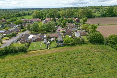 St. Pauls Close, Brockdish, Diss, Norfolk, IP21