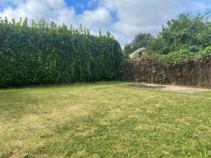 Araluen Way, Sandown