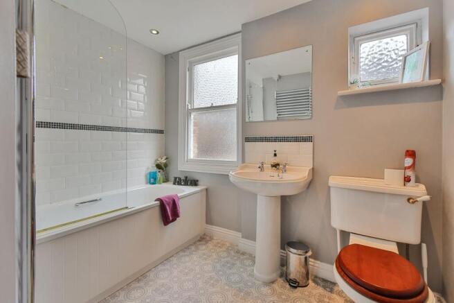3 bed Flat for sale Image 8