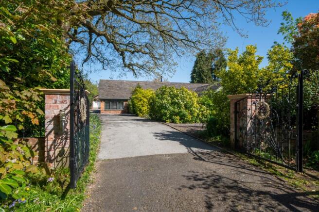 Manor Lodge, Holmes Chapel Road, Chelford photo 4