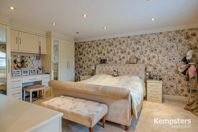 Bedroom 1.jpg