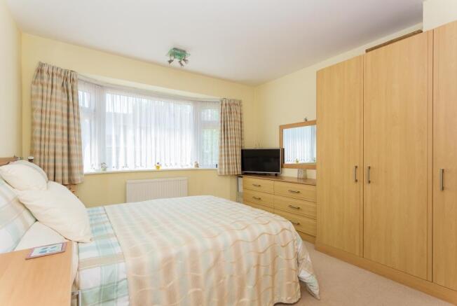8 Chapmans Crescent-1 - 800px.jpg