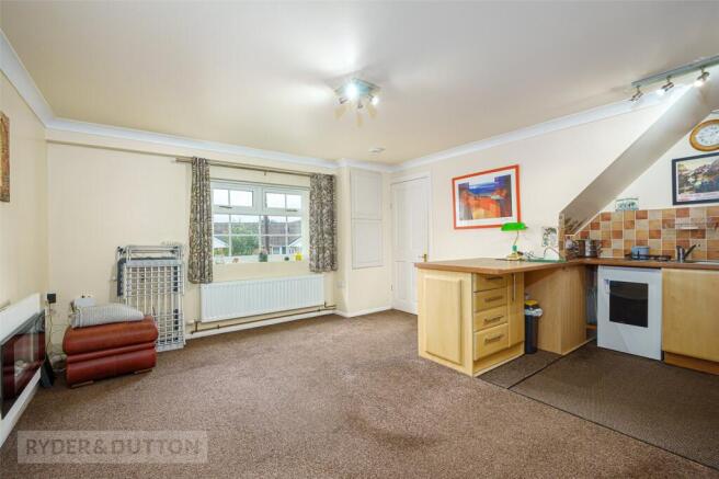 4 bed Semi-Detached for sale Image 10