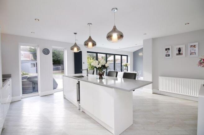 Kitchen / Brea...