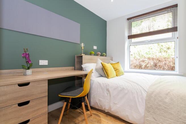 6 bed Flat to rent Image 6