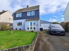 Trethinnick, Gwealfolds Road, Helston TR13 8UB