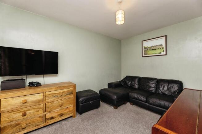 4 bed Detached for sale Image 11