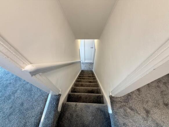 3 bed Terraced to rent Image 6