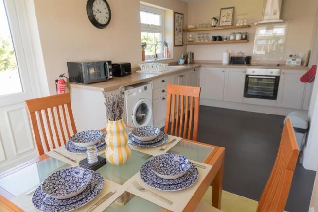 2 bed Detached Bungalow for sale Image 4