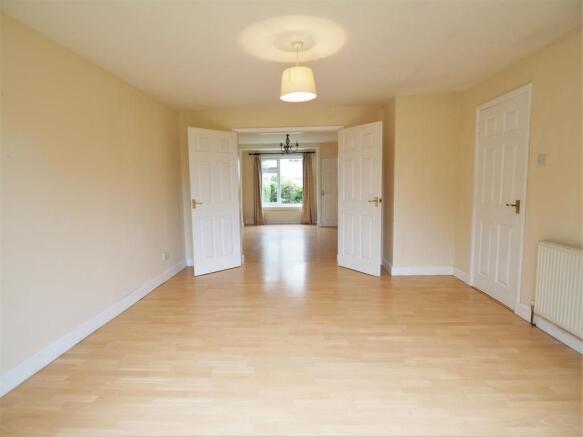Large Lounge Into Dining Room 473