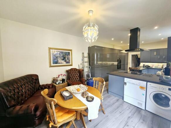 5 bed Terraced for sale Image 9