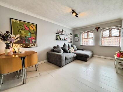 Riverside Court, LS1