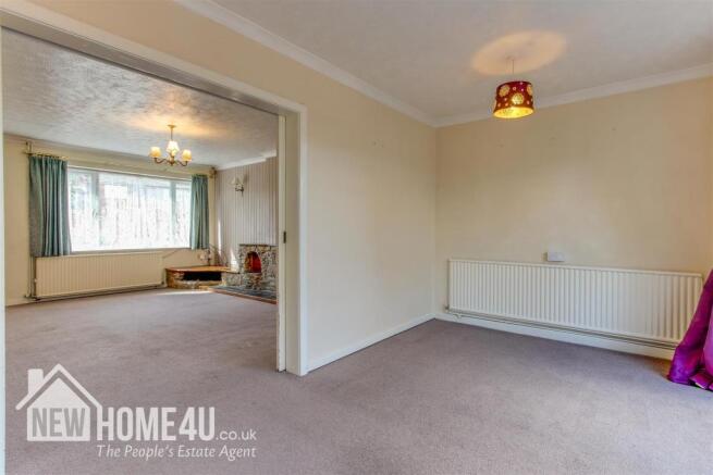 DINING ROOM: