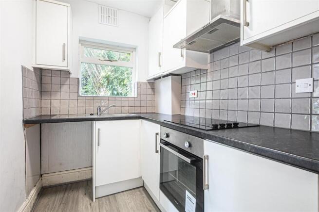 3 bed Terraced to rent Image 4