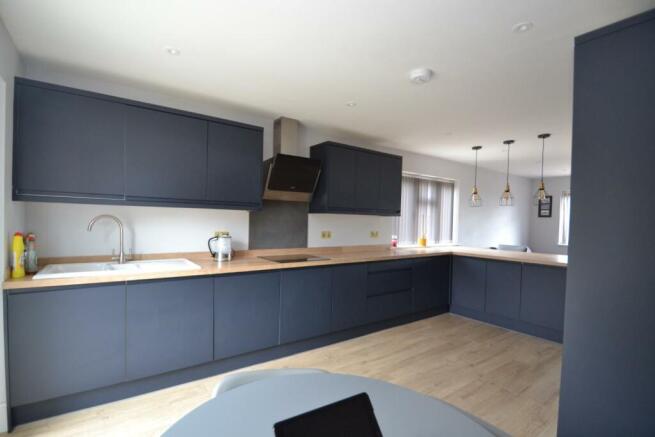Kitchen 2.JPG