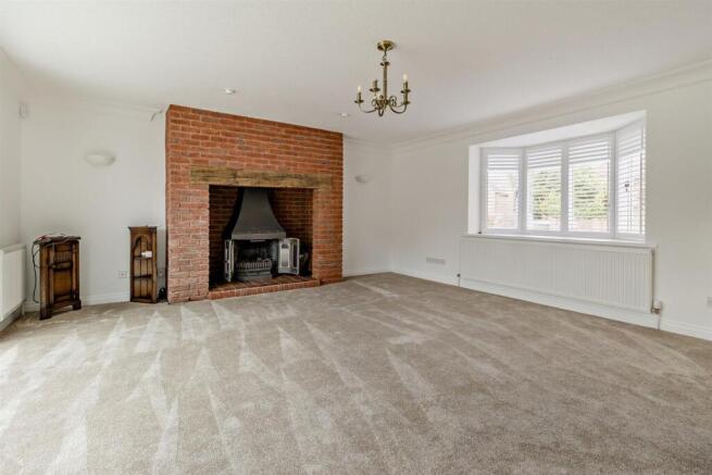 5 bed Detached for sale Image 10