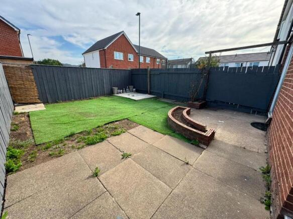 3 bed Terraced to rent Image 4