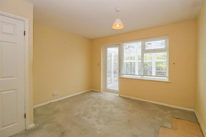 2 bed Semi-Detached Bungalow for sale Image 6